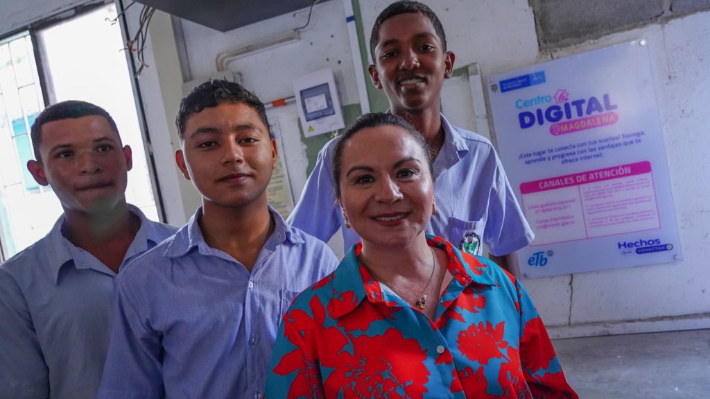 SandramUrrutia's tweet photo. Para mí fue un gran honor liderar el sector TIC en Colombia. Los resultados que alcanzamos en el @Ministerio_TIC fueron posibles gracias al apoyo, trabajo y dedicación de todos los que me acompañaron. 🫶🇨🇴 https://t.co/o54PfFJ9KX