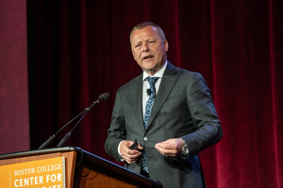 [HAPPENING NOW AT #BCCONF23] "We provide businesses w/ standards so they can report in a transparent &amp; fair manner... so that investors &amp; other stakeholders get make decisions based on facts instead of perceptions."

-Eelco van der Enden, CEO of Global Reporting Initiative (GRI)