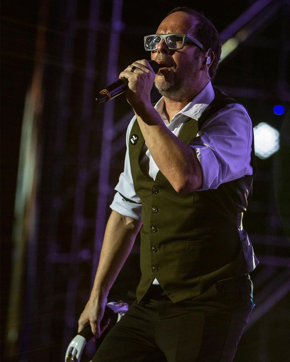ConcertsMusicVe's tweet photo. Llevando el rock en las venas, como verdaderas leyendas @Zapato3 interpretó sus temas más populares y no defraudó a 4.000 personas que viajaron con una cápsula del tiempo hasta la Concha Acústica de Bello Monte para presenciar su emotivo concierto “Réquiem Para Un Zapato” 👟🤟 https://t.co/Oflf9JRUY9