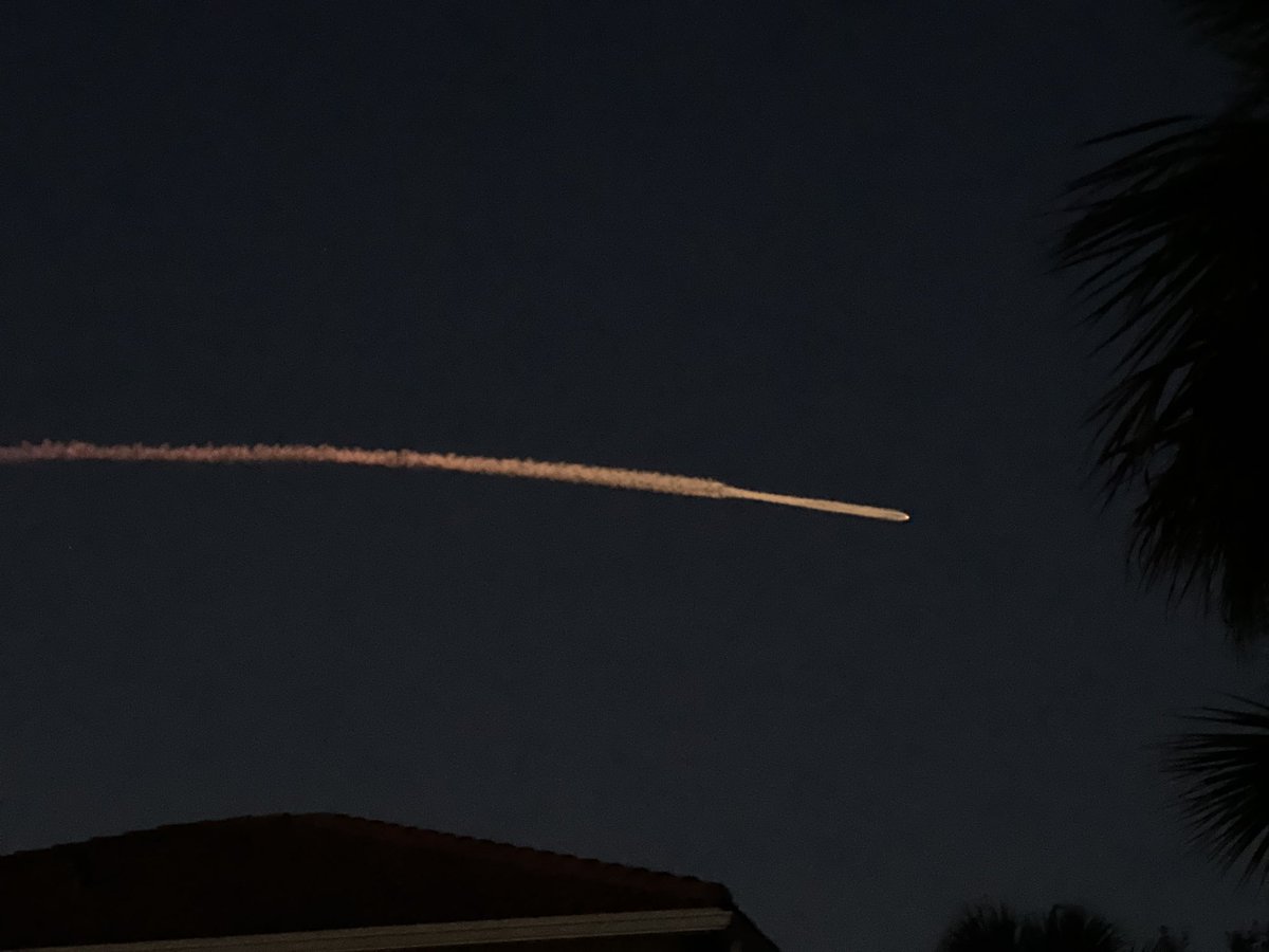 Tom_Taylor1421's tweet image. Clear skies for the @SpaceX #FalconHeavyLaunch