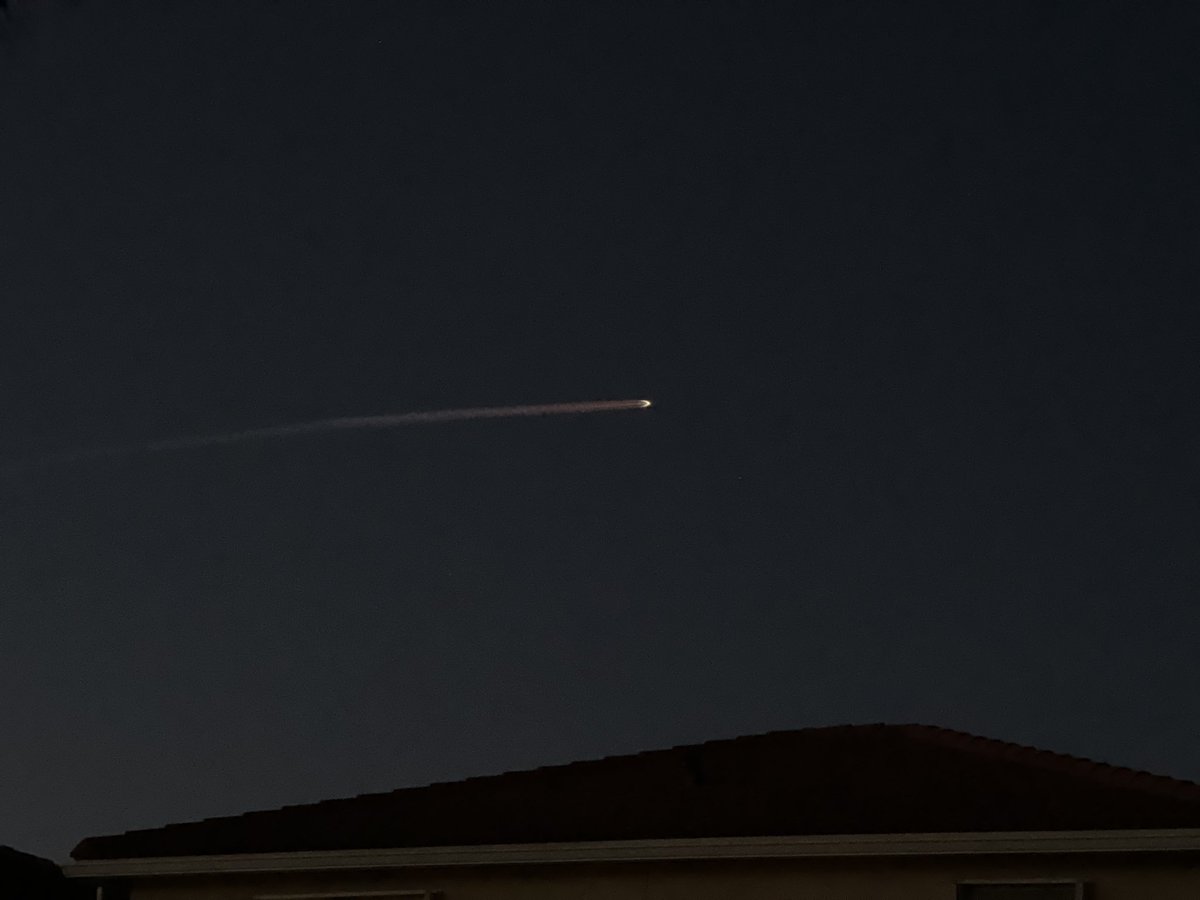 Tom_Taylor1421's tweet image. Clear skies for the @SpaceX #FalconHeavyLaunch