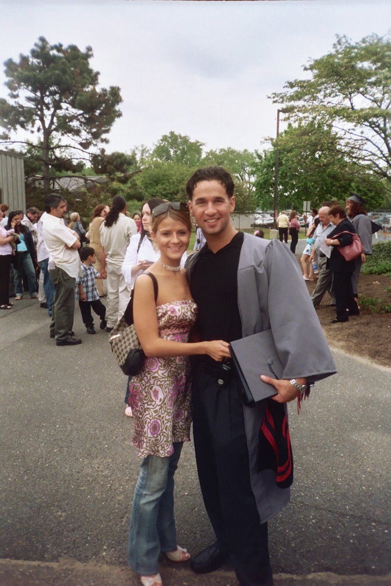 ItsTheSituation's tweet photo. College Sweethearts 👨‍🎓 https://t.co/otlN93wFul