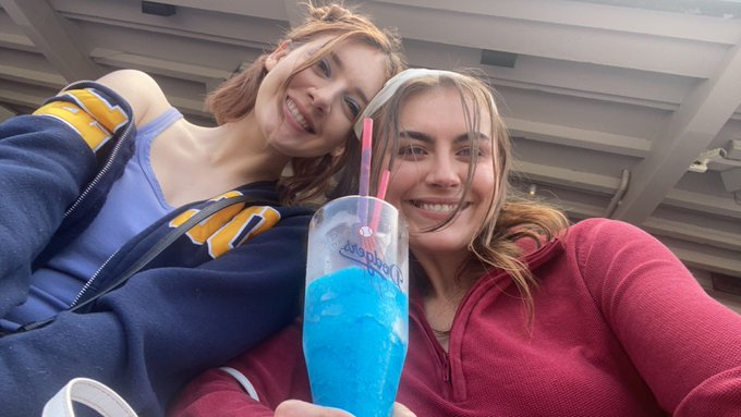 game day with @TheLenaAnderson &hearts;️ https://t.co/wriYdgj9nQ<a class="tags" href="/tag/thelenaanderson">@thelenaanderson</a>