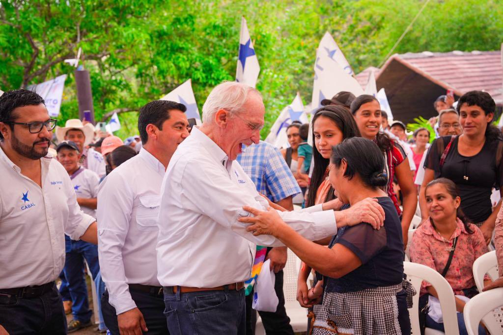 Bancadacabal__'s tweet photo. Terminar nuestro recorrido por #BajaVerapaz, #ElChol fue una experiencia única.
Muchas gracias a las personas comprometidas con nuestro movimiento para lograr un mejor país.
#SomosGenteCabal https://t.co/LfAq8K99jp