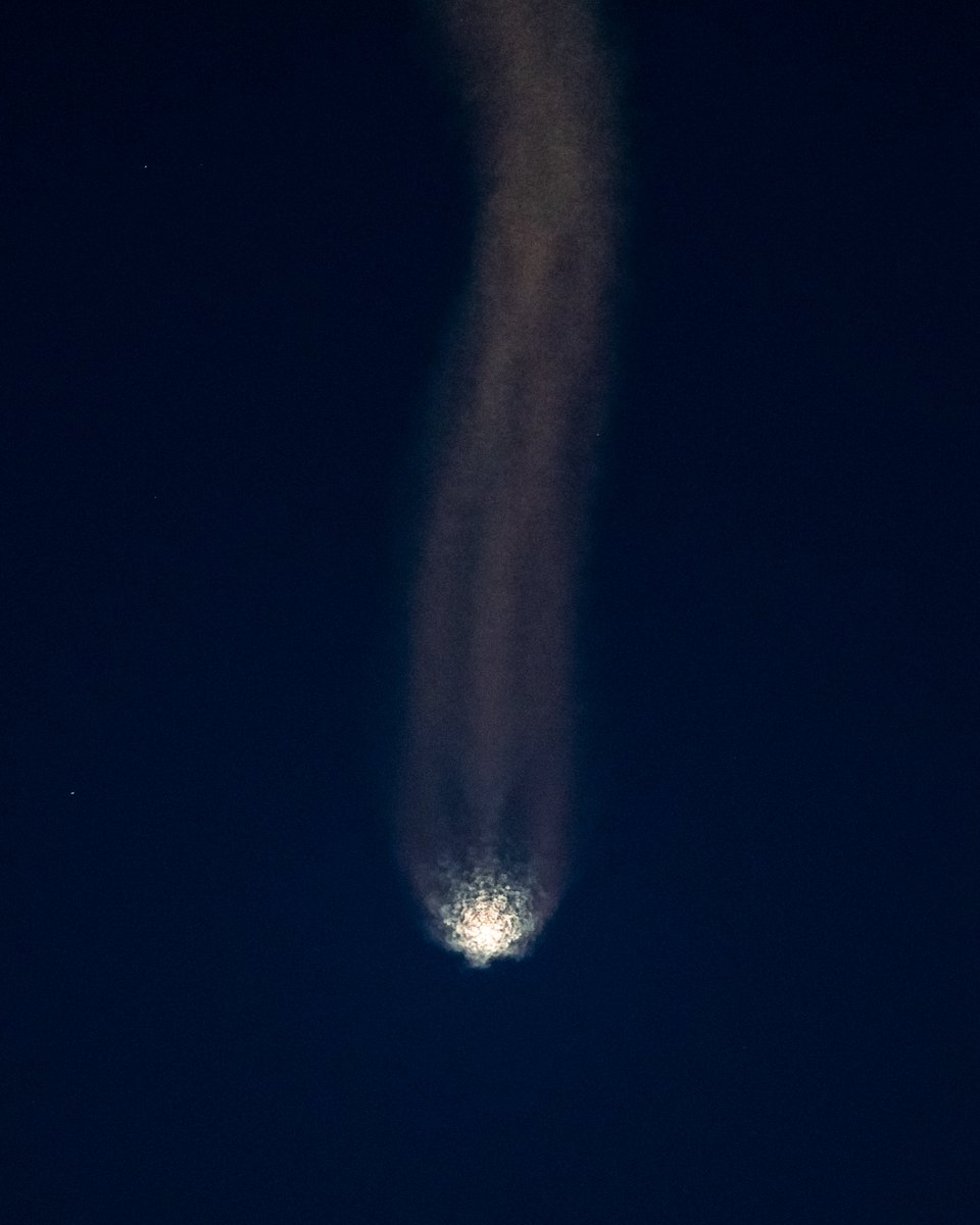 planetdeimos's tweet image. Falcon Heavy lifting @ViasatInc-3 Americas &amp;amp; rideshare payloads space-ward! #ViaSat3Americas #SpaceX #FalconHeavyLaunch 
-@NSS