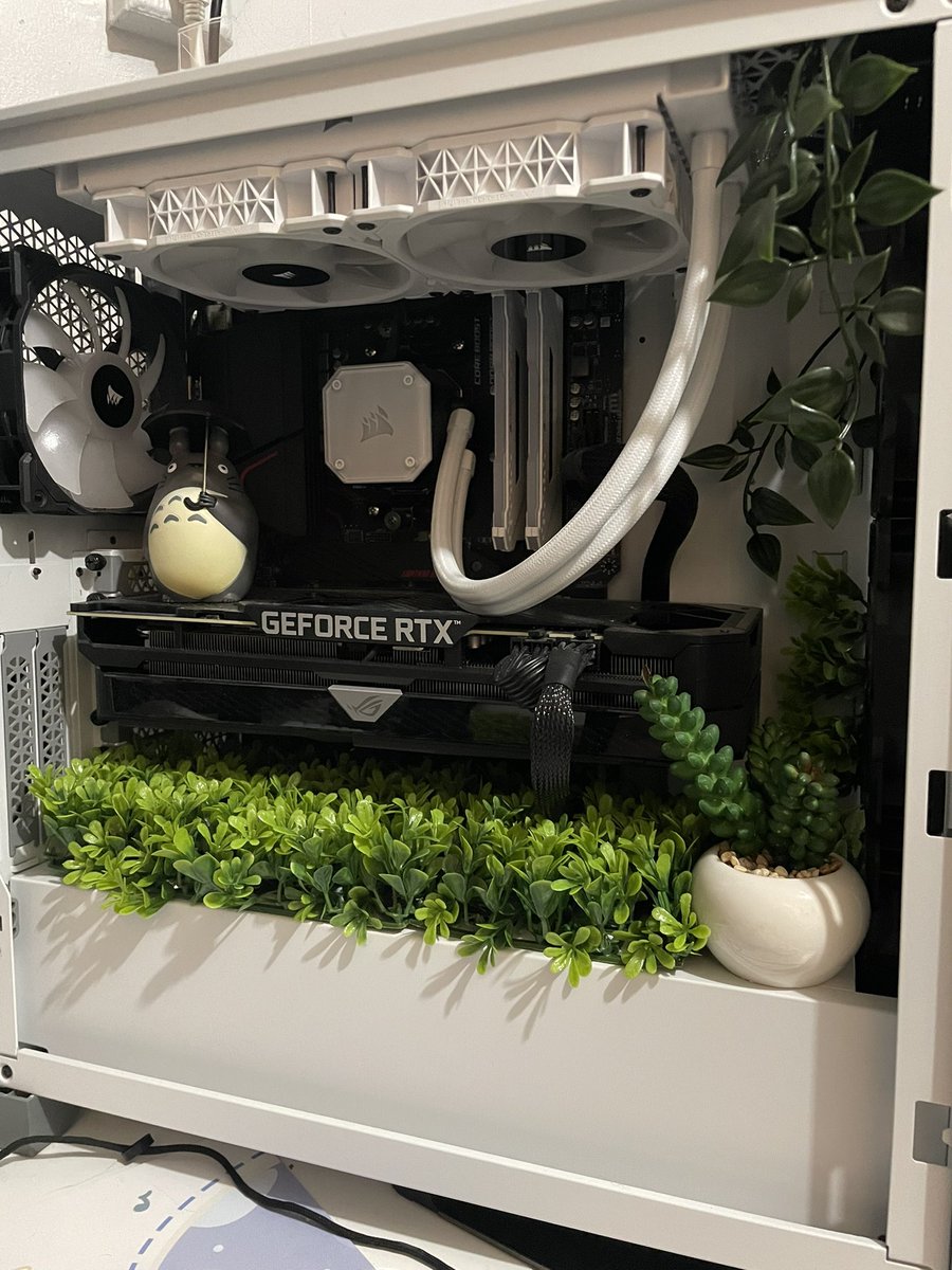 celerycubes's tweet image. all this just to bottom frag in every game i touch :)