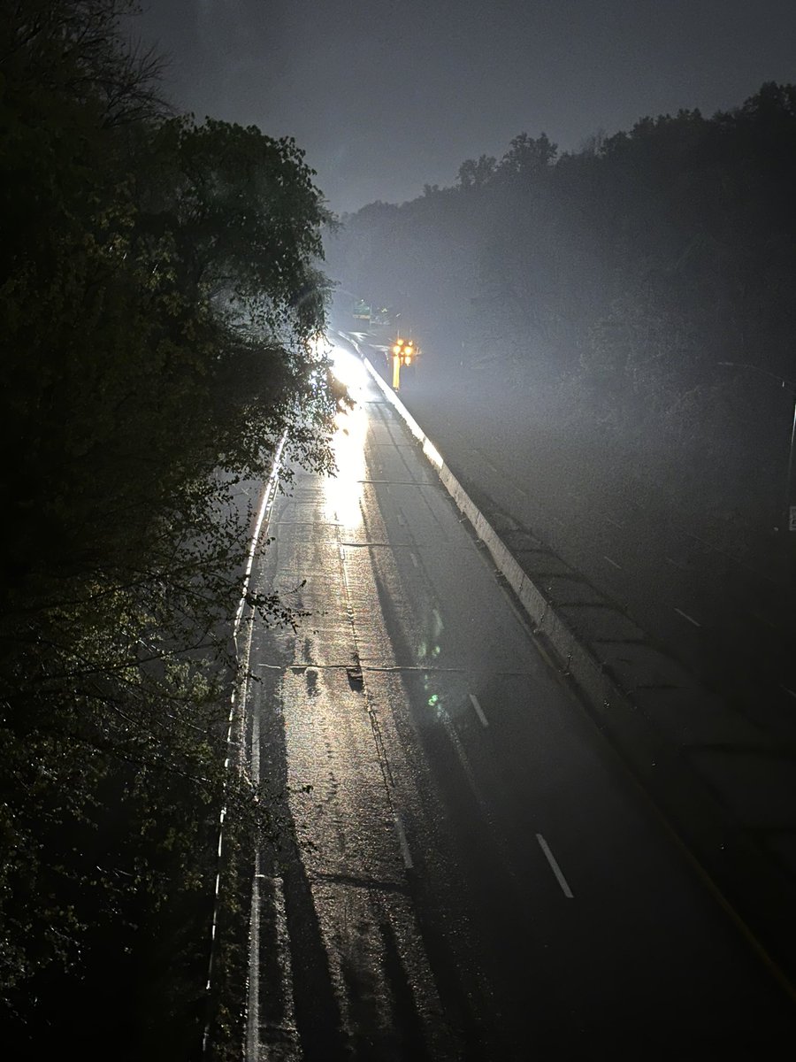 Flooding, closures, traffic jams on the Saw Mill & BX River Pkwys in #Yonkers. These are facing NB and SB from McLean overpass on the Saw Mill. Hard to see, but SB traffic is backed up for miles and diverted due to closure just south of McLean. Be careful out there. @ABC7NY