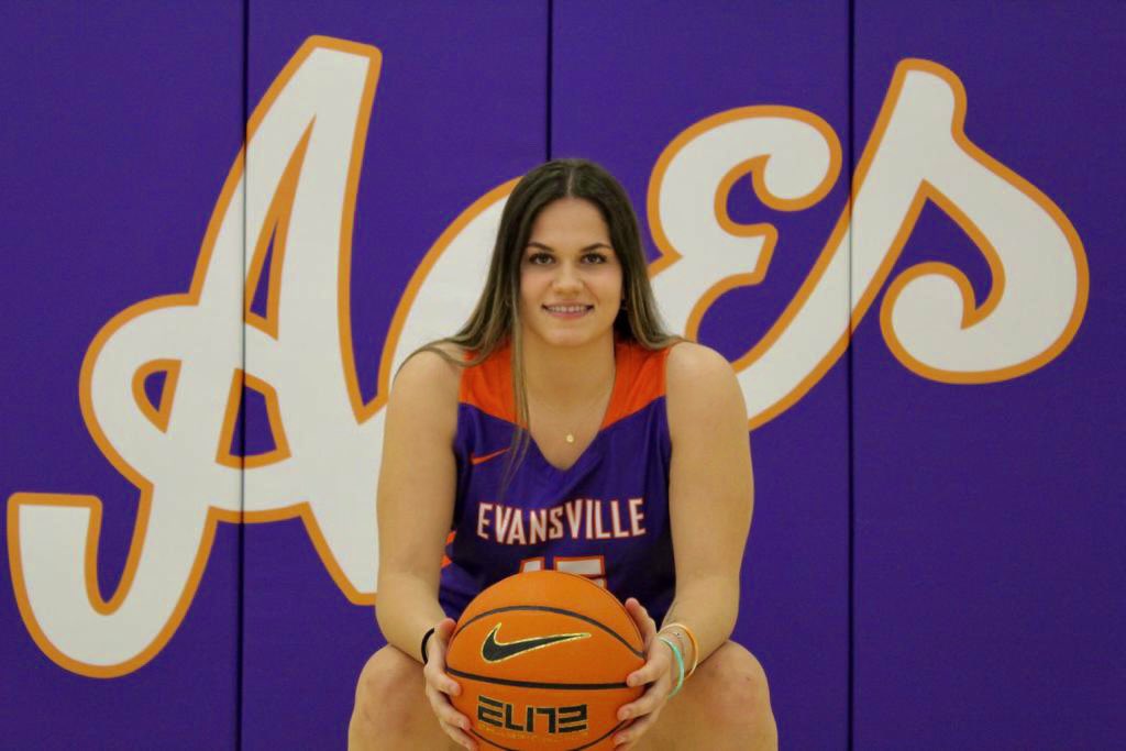 skrivananica's tweet photo. #commited @UEAthletics_WBB https://t.co/WIuEOVp890