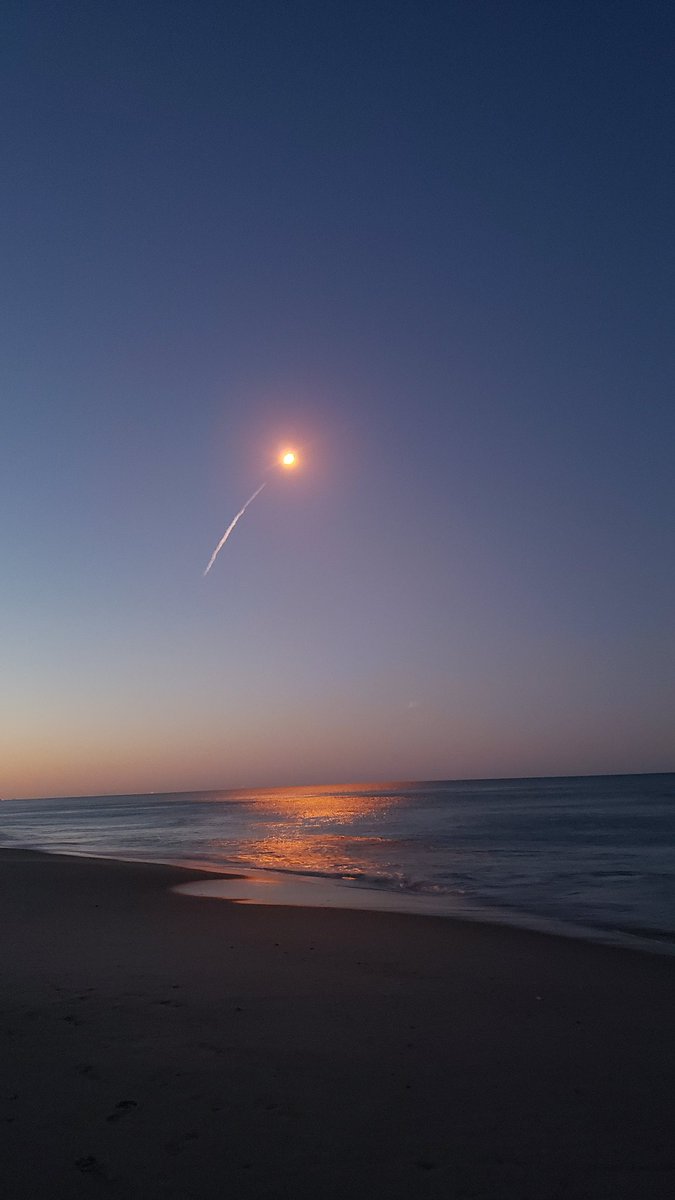 lcancado's tweet photo. Just watched my first rocket launch, and couldn't have asked for a better night. Ten-year-old me is so happy right now!  🚀 #FalconHeavy #SpaceX https://t.co/8tmh3DbVco