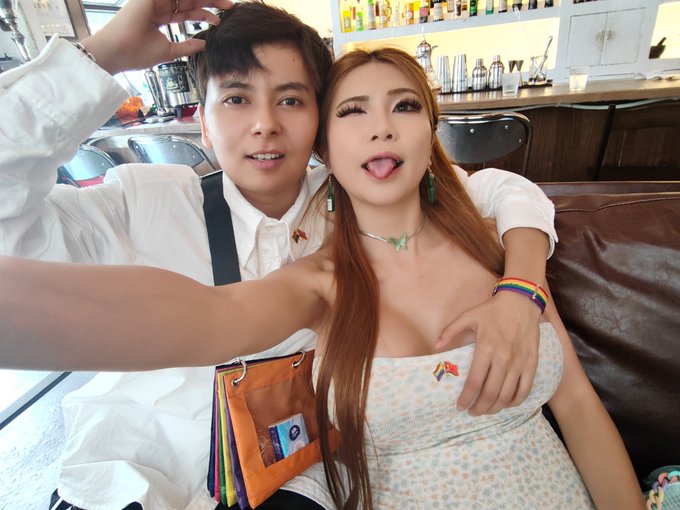 Out with my sweetie🏳️&zwj;🌈🇨🇳💞 https://t.co/Q9fgOvakZp