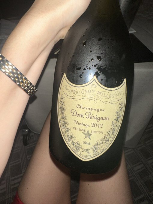 I love Sundays 🥂 https://t.co/vFVmlXWaG1