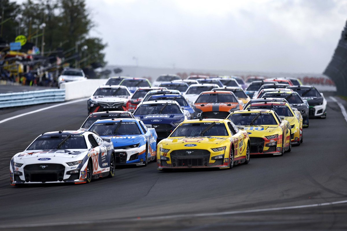Torak_34's tweet photo. Motorsport lead changes in 2022:

Avg at all tracks:
NASCAR: 19
IndyCar: 9
F1: 3

Avg at road courses:
NASCAR: 9
IndyCar: 6
F1: 3

Total at all tracks:
NASCAR: 703
IndyCar: 154
F1: 70

Total at road courses:
NASCAR: 58
IndyCar: 77
F1: 70

RC races:
NASCAR: 6
IndyCar: 12
F1: 22 https://t.co/XgZxtkQK7r