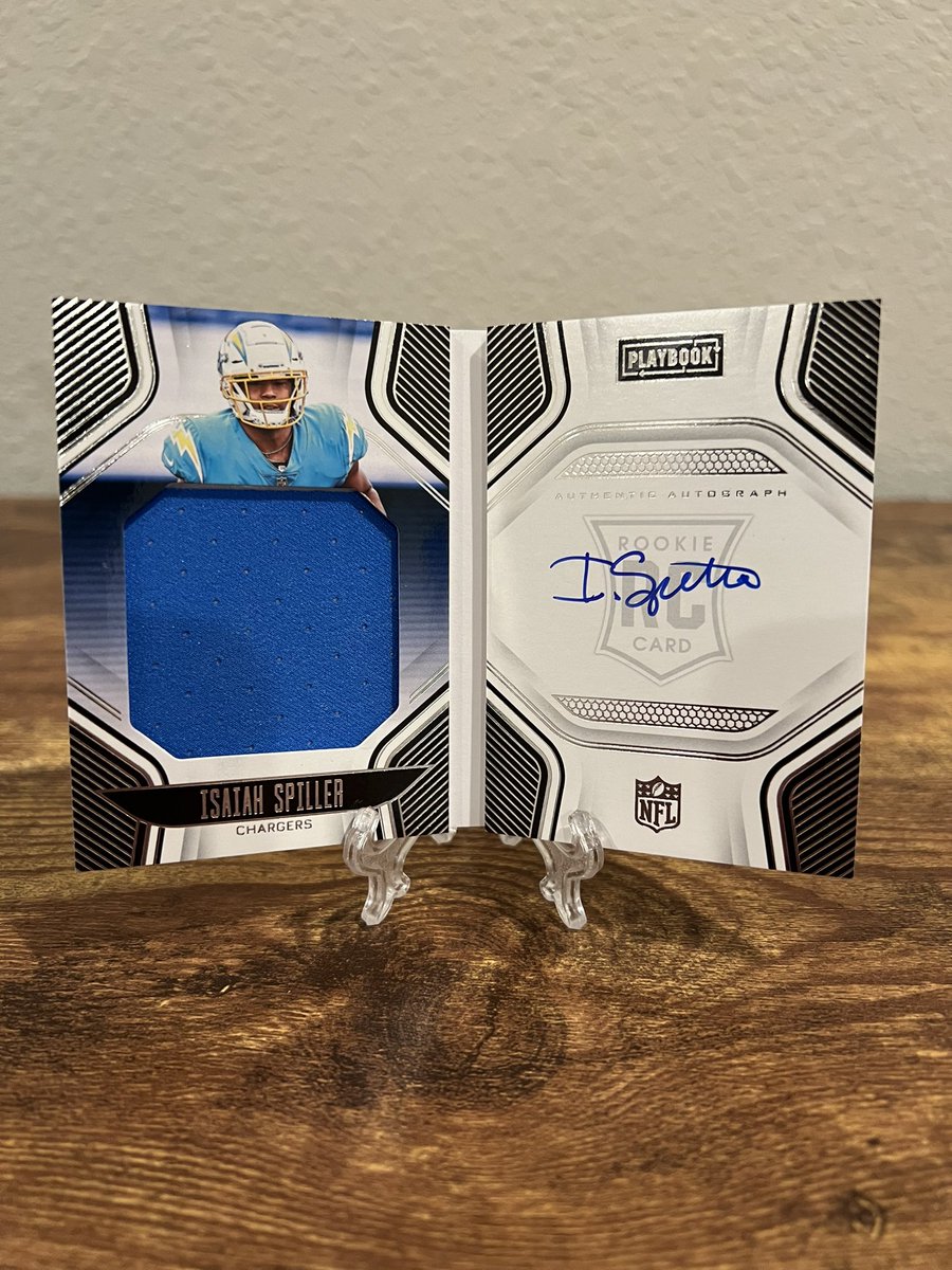 tayxcollects's tweet photo. Highlights from tonight’s NFL Contenders/Playbook Mixer!

Ekeler Booklet: @MikeBoy76684555 
Willis Auto and Patch: @Pexosaurus 
Allen Patch /199: @Jayden39018548 
Levens Auto / 99: @awesometravis 

Congrats to the big hitters!! https://t.co/z7kc6LHBQd