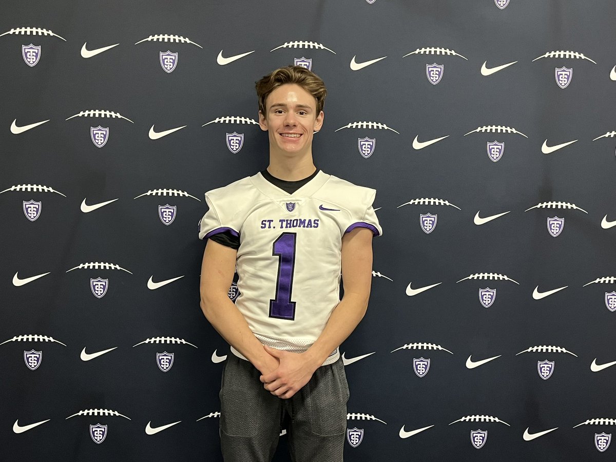 I had a great time at St Thomas this weekend. Thanks for having me! @kuchinski8 <a href="/Coach_Caruso/">Coach Glenn Caruso</a> <a href="/UST_Football/">St. Thomas Football</a>