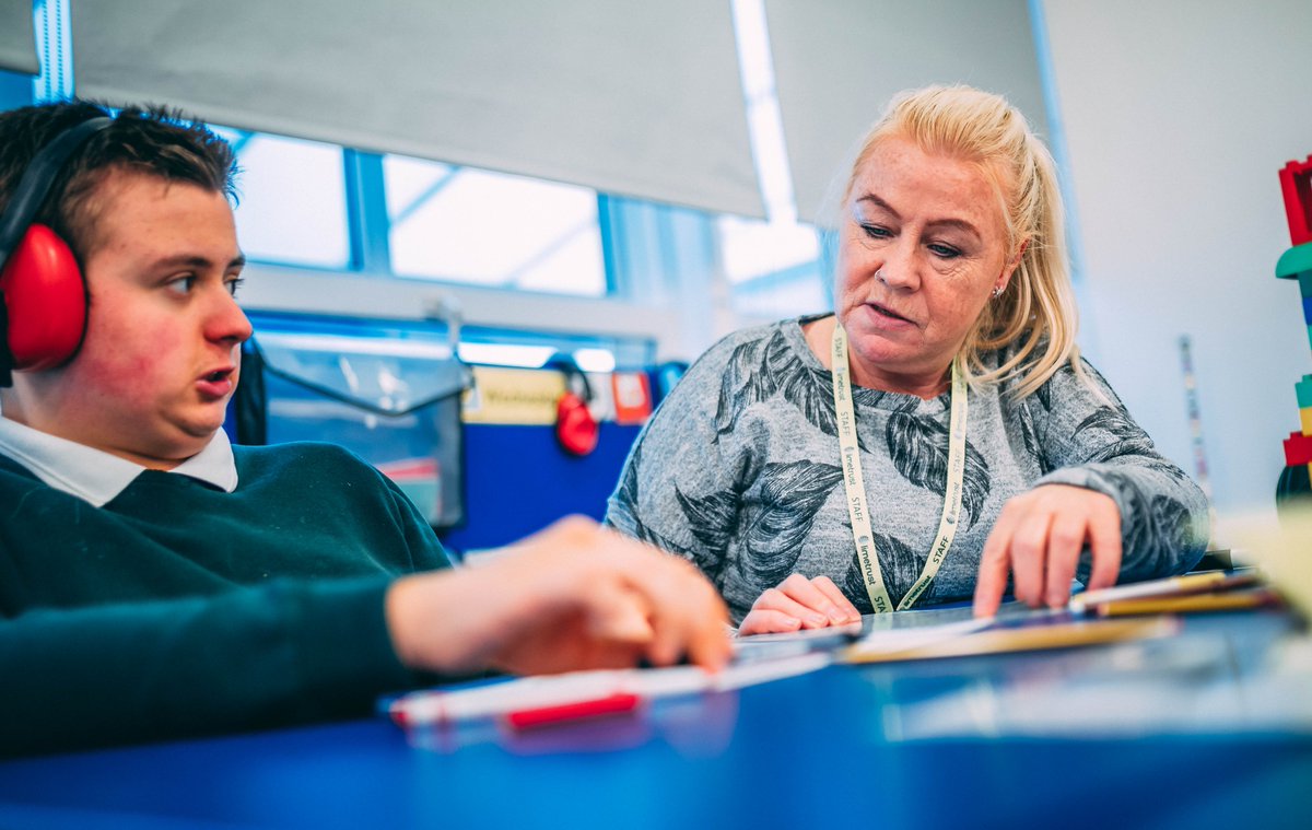 ForestAppAcad's tweet photo. Empathy in action at Lime Academy Forest Approach! 🌟 A caring staff member provides dedicated support to a pupil in the classroom, nurturing their growth and helping them reach their full potential. 💚 #LimeAcademyForestApproach #CaringStaff #StudentSupport #InclusiveEducation https://t.co/8FLSP24BEE