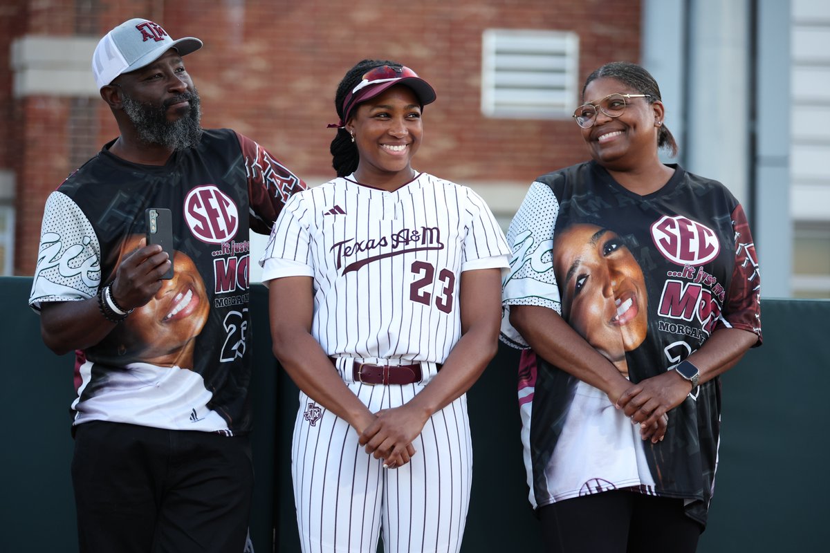 AggieSoftball's tweet photo. We are definitely crying 😭😭😭

#GigEm https://t.co/E6UweZnDkE