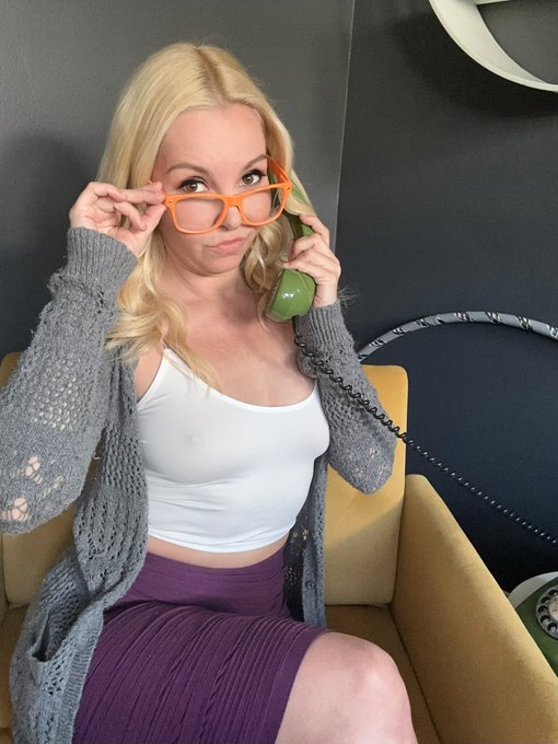 1 pic. Orange or Teal glasses? https://t.co/CML6tlF5nt