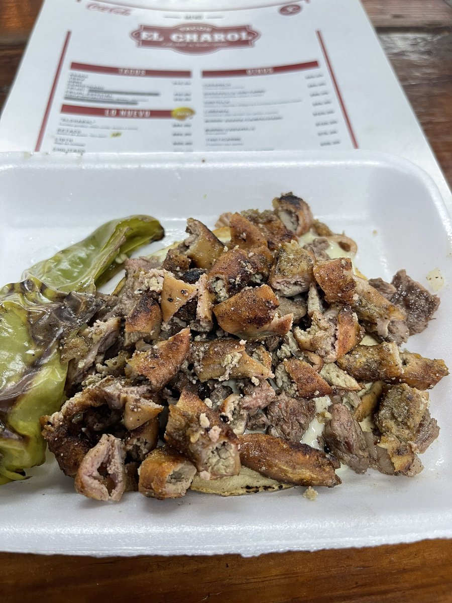 bettyparedon's tweet photo. @MuchachoTacos1 @monchyalmada Pues yo no me iba quedar con la duda !! Riquísimos … la ubre, tripitas carne y los frijoles deliciosos 👍✅✅👏excelente tu reseña #Tacos #ElCharol https://t.co/6Yhmzt7Vik