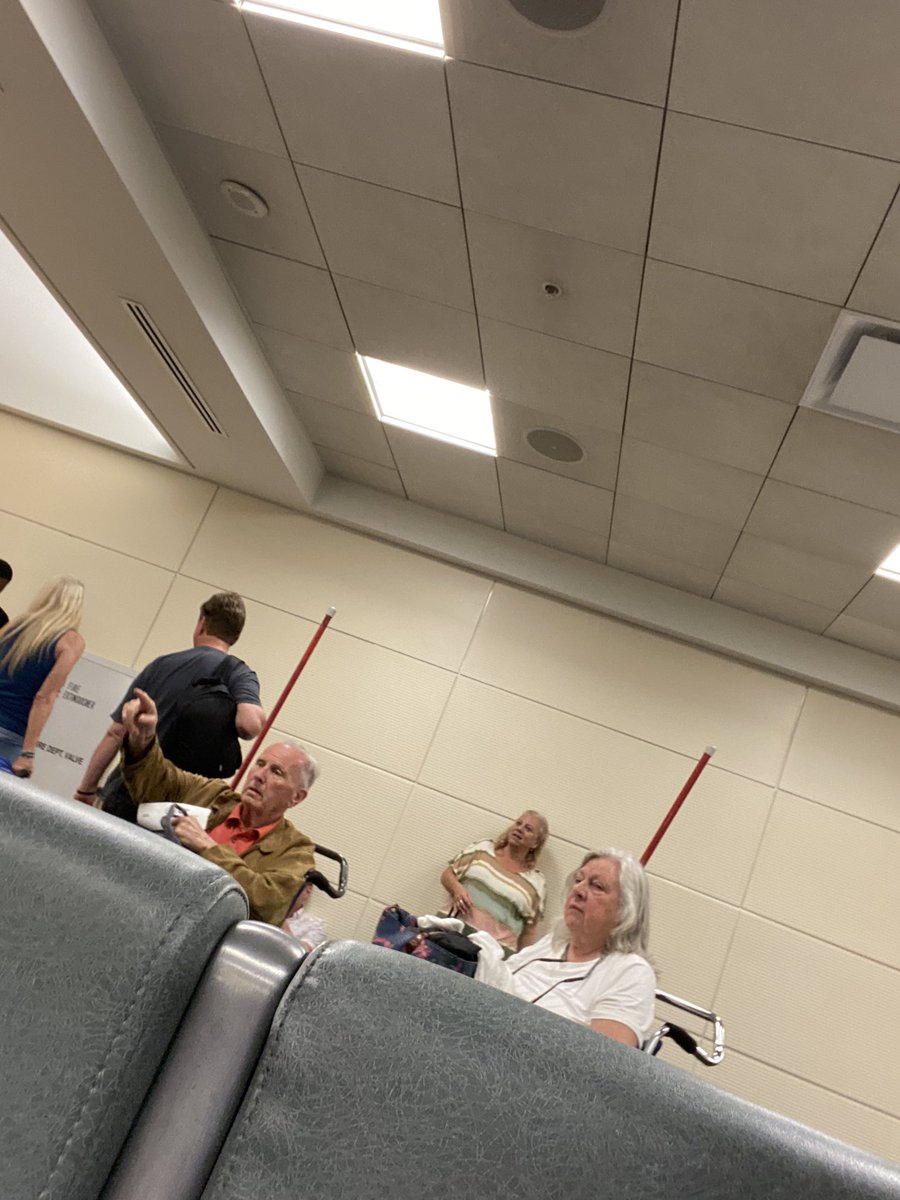 silver_table's tweet photo. @silver_airways literally left an elderly couple at the gate and then dipped because there weren’t any people to assist 💀💀💀 https://t.co/xSkuzUBEhM