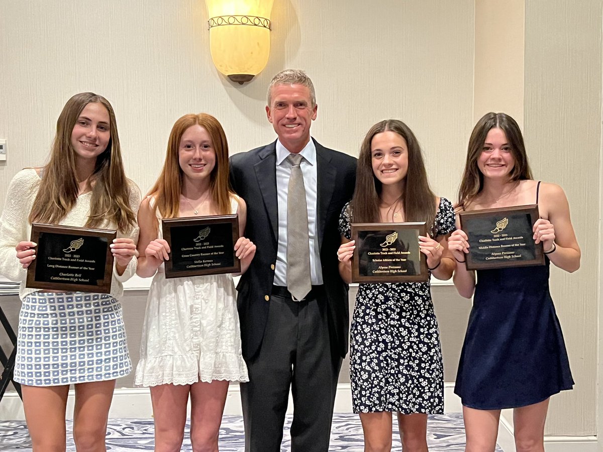 Fun night honoring our Cavaliers at the <a href="/SCSportsReport/">Tripp Roakes</a> Track &amp; Field Awards!

Distance Award Winners (L-R)

Charlotte: Distance Athlete of the Year
Stella: Cross Country Athlete of the Year
Alyssa: Scholar Athlete of the Year
Justine: Mid-Distance Athlete of the Year

GO CAVS!