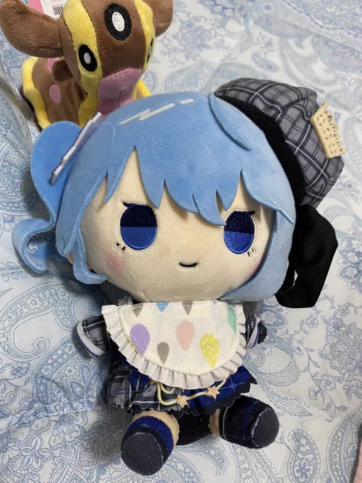 昨日ホロクルで買った前掛け付けたあかたんもちすい、もちみこが可愛すぎて一生写真撮ってたwww