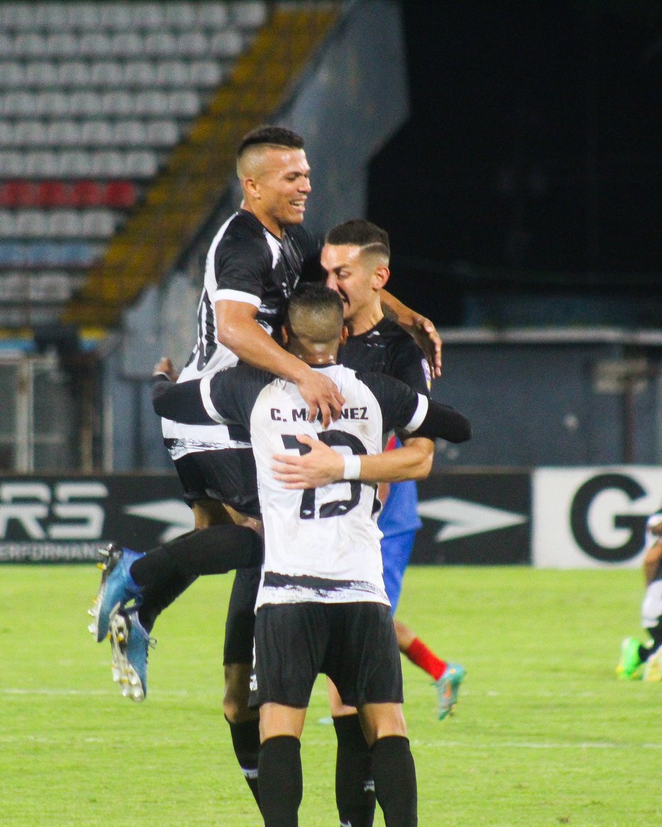 ZamoraFutbolC's tweet photo. 🤩🙌🏼 @imiguelcelis anotó sobre el final del partido, el GOL que le dio la victoria a nuestro blanquinegro frente a @UCVFCOFICIAL. 

#VamosZamora #ZamoraGrande https://t.co/ZuEBHCzjmz