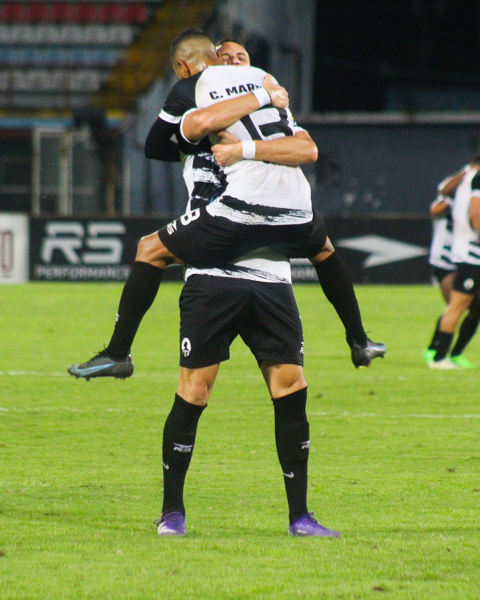ZamoraFutbolC's tweet photo. 🤩🙌🏼 @imiguelcelis anotó sobre el final del partido, el GOL que le dio la victoria a nuestro blanquinegro frente a @UCVFCOFICIAL. 

#VamosZamora #ZamoraGrande https://t.co/ZuEBHCzjmz