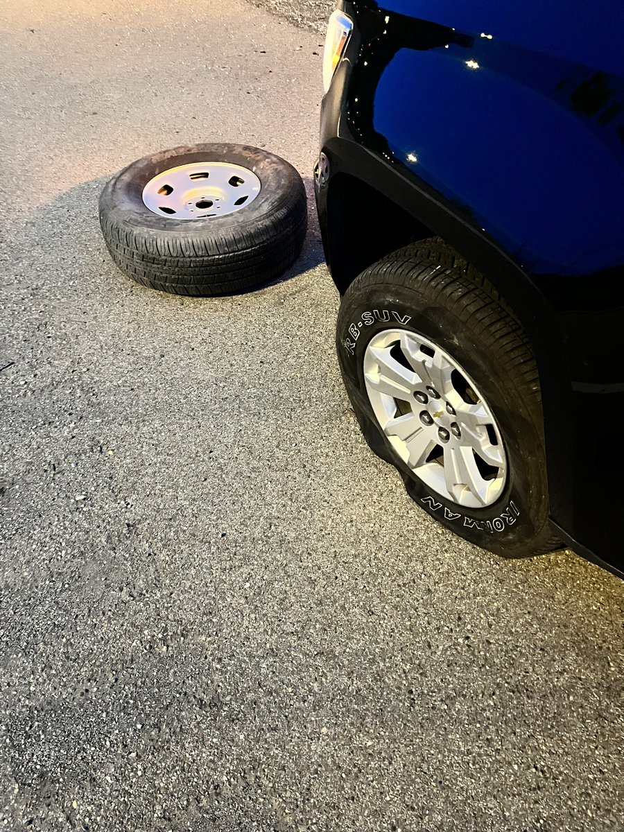 Coach_CJRobbins's tweet photo. S/O to @KentStFootball and HC @CoachKenniBurns for our #FlashForLife program. I had the opportunity to put our Changing Tires 101 class to good use! We are preparing Players and Coaches for life over here 😂😂.
Now, Let’s get Spring recruiting going! #KentGRIT https://t.co/b1dY0jlZAN