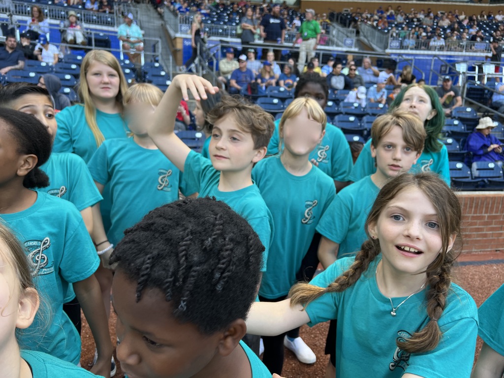 With only a slight delay to the start of the game this past Friday evening, the @Mariners27312 Chorus presented the National Anthem at the beginning of the Durham Bulls Baseball Game. It was a great evening!
#playball <a href="/ChathamCoSch/">Chatham County Schools</a> <a href="/DurhamBulls/">Durham Bulls</a>  #CCSArts