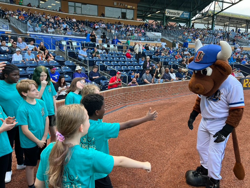 With only a slight delay to the start of the game this past Friday evening, the @Mariners27312 Chorus presented the National Anthem at the beginning of the Durham Bulls Baseball Game. It was a great evening!
#playball <a href="/ChathamCoSch/">Chatham County Schools</a> <a href="/DurhamBulls/">Durham Bulls</a> #CCSArts