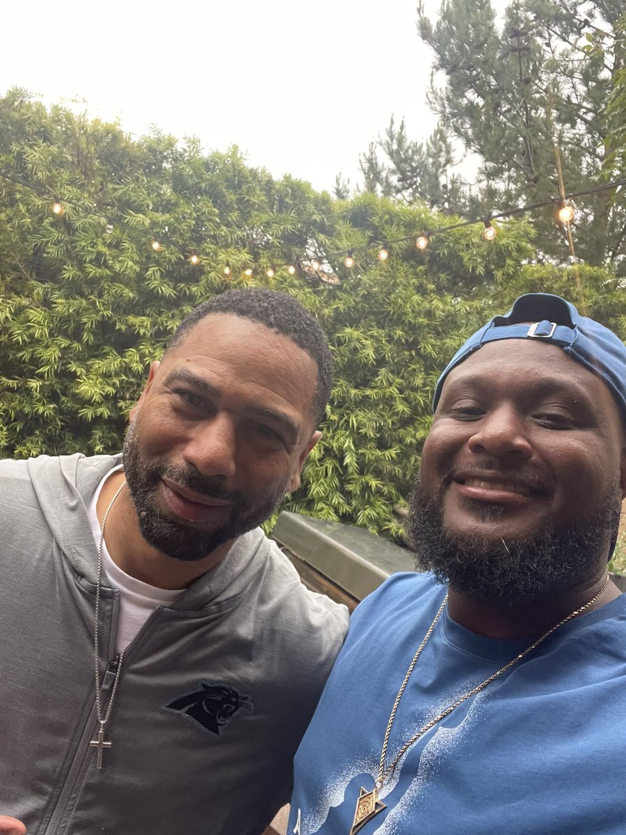 Coach_Maxie626's tweet image. Had a great time with the Young Family tonight. Thank you guys for the invite we had an amazing time. Proud of you Bryce go kill it in Carolina. #BryceYoung #1DraftPick