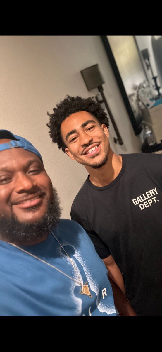 Coach_Maxie626's tweet image. Had a great time with the Young Family tonight. Thank you guys for the invite we had an amazing time. Proud of you Bryce go kill it in Carolina. #BryceYoung #1DraftPick