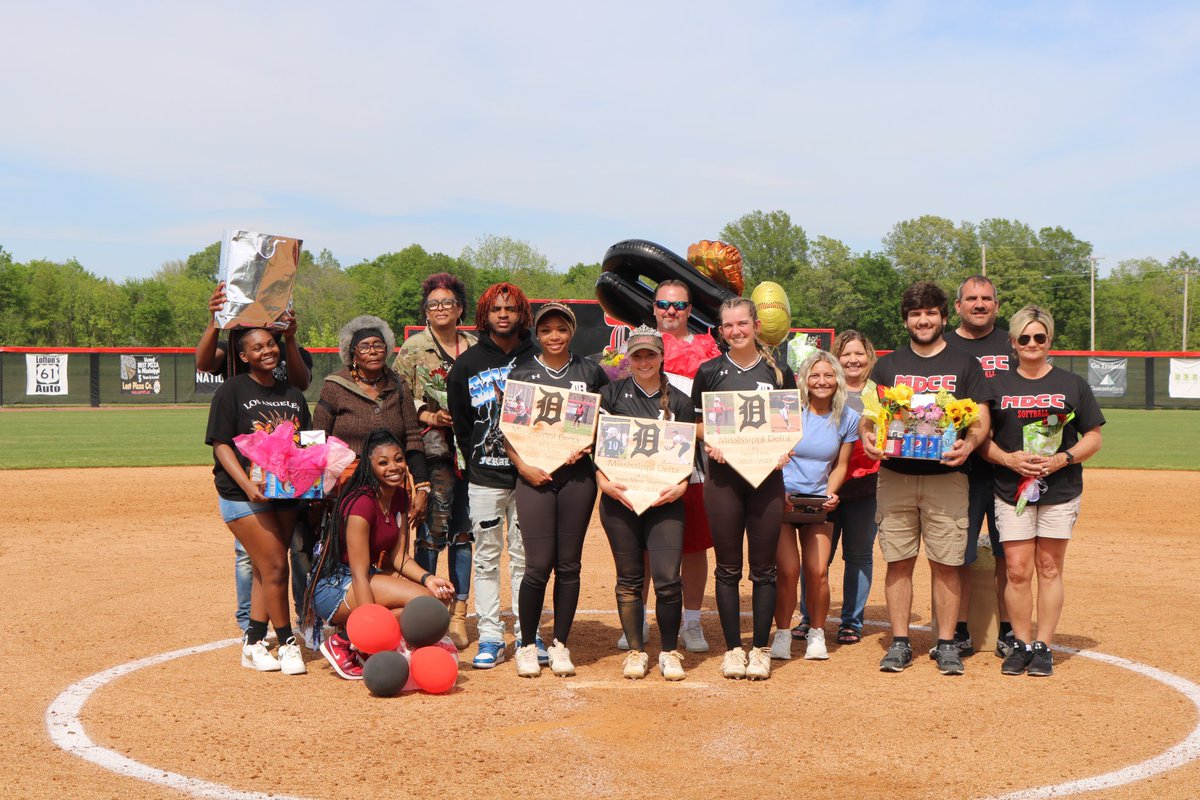 MDCCSB's tweet photo. Sophomores, 
Thank y’all for the leadership and hard work you have shown at MDCC. We’re thankful for y’all and will miss having you three on the field with us. Goodluck on the next chapter 🤍  We love y’all! https://t.co/vZEfsAHagb