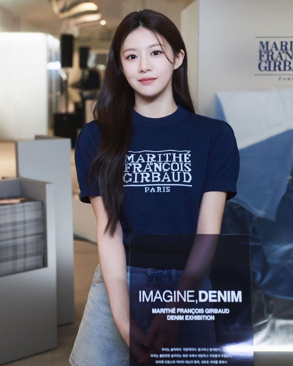 yuwelphoria's tweet photo. Go Younjung visited the pop-up store of Marithé Korea 💙🖤

#GOYOUNJUNG https://t.co/BlYjuO9BDT