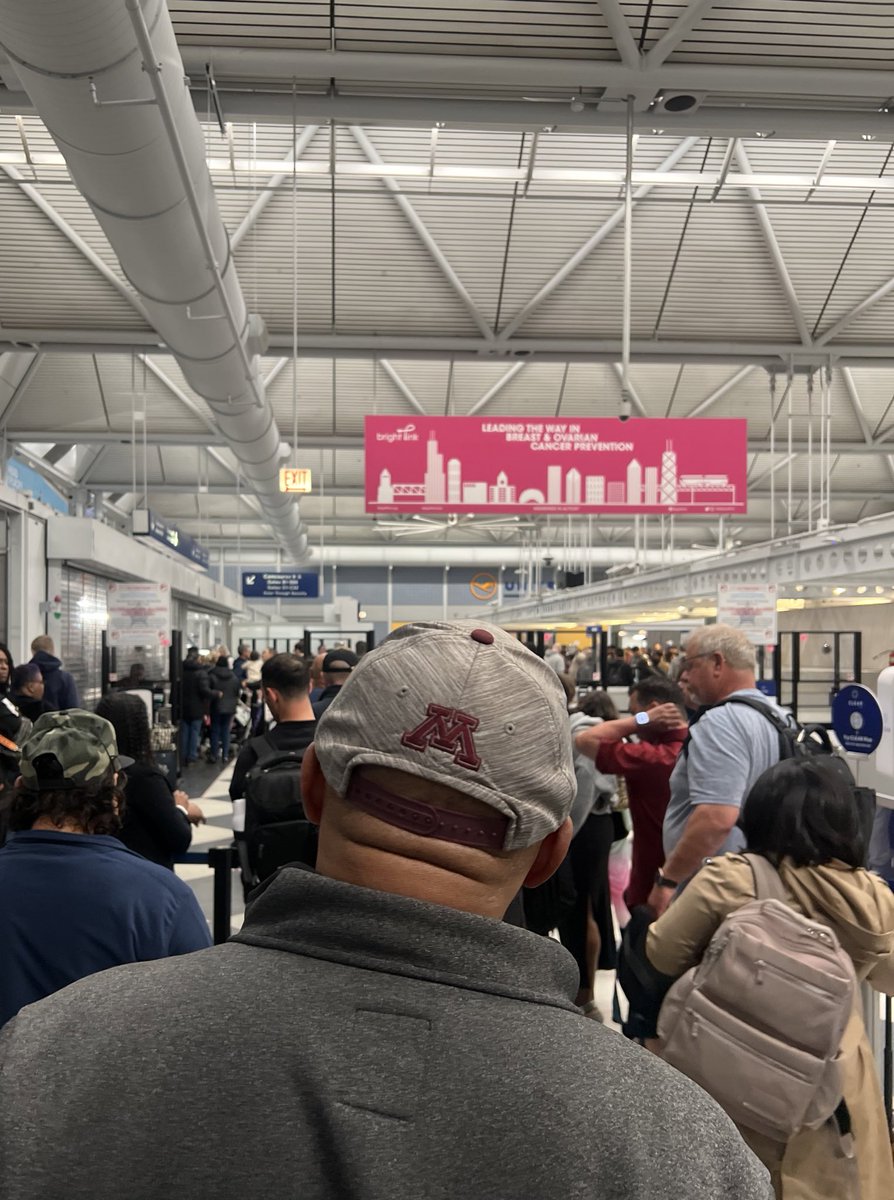 jcname's tweet image. Let me get this right, @united: as of 8:30 pm of a Sunday your main hub @fly2ohare has neither #premieraccess, nor #precheck, nor @Clear. And the wait is above 20 mins. Are we then second or even third class customers? #somuchforstatus #loyaltypaysback