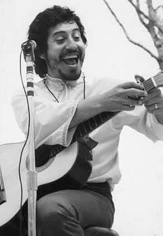 Yo soy un trabajador de la música, no soy un artista El pueblo y el tiempo dirán si soy un artista.  Yo en estos momentos soy un trabajador , y un trabajador , con conciencia muy definida, como parte de la clase trabajadora que lucha por construir una vida mejor . (VICTOR JARA)