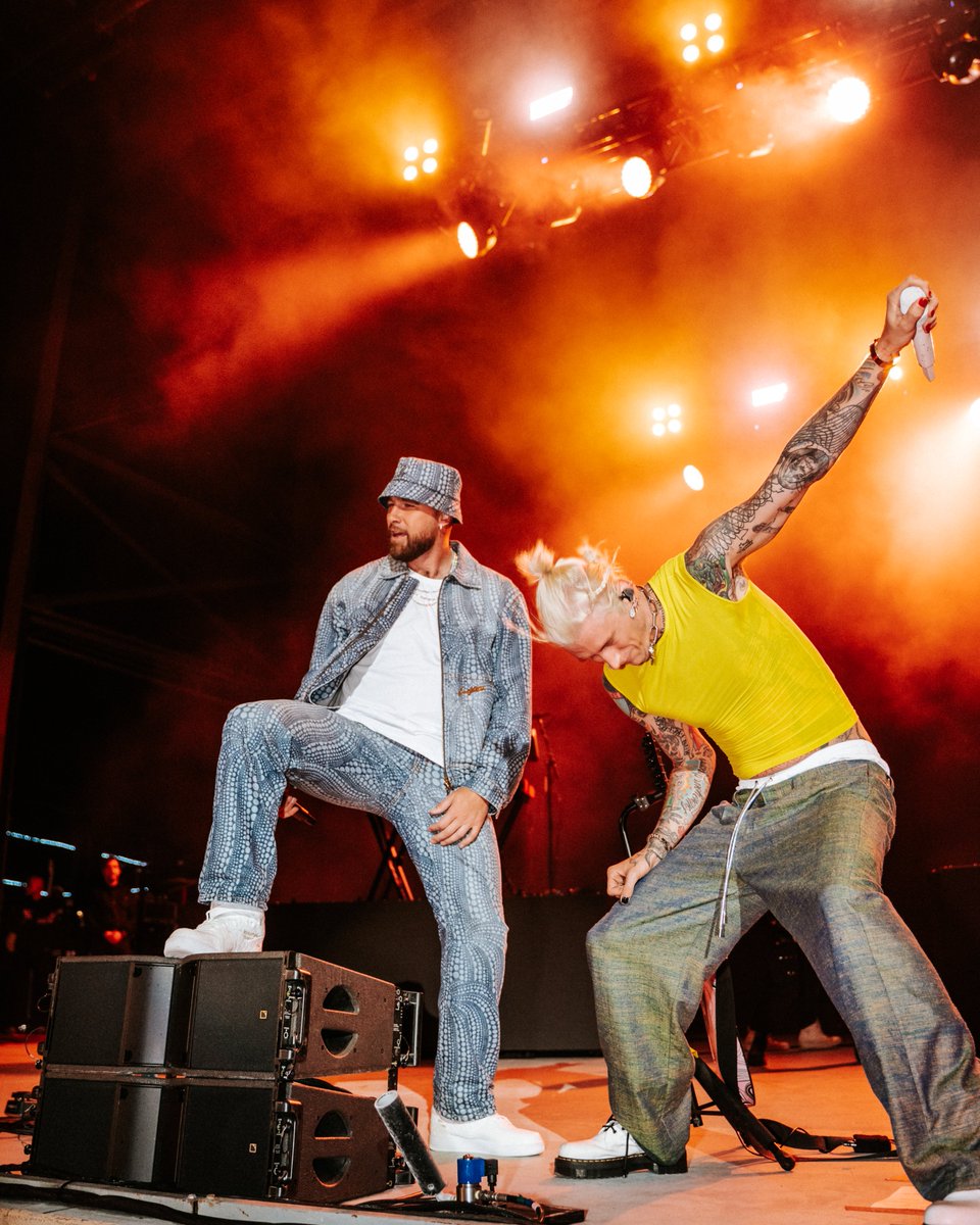 Kelce Jam (@kelcejam) on Twitter photo 🎸<a href="/machinegunkelly/">mgk</a> + <a href="/tkelce/">Travis Kelce</a>🤘🏽
These two living legends rocked the stage on Friday night! The energy between these two and the crowd was electrifying⚡️
📷: <a href="/aplvisuals/">Allen Linquist</a> 🎸<a href="/machinegunkelly/">mgk</a> + <a href="/tkelce/">Travis Kelce</a>🤘🏽
These two living legends rocked the stage on Friday night! The energy between these two and the crowd was electrifying⚡️
📷: <a href="/aplvisuals/">Allen Linquist</a>