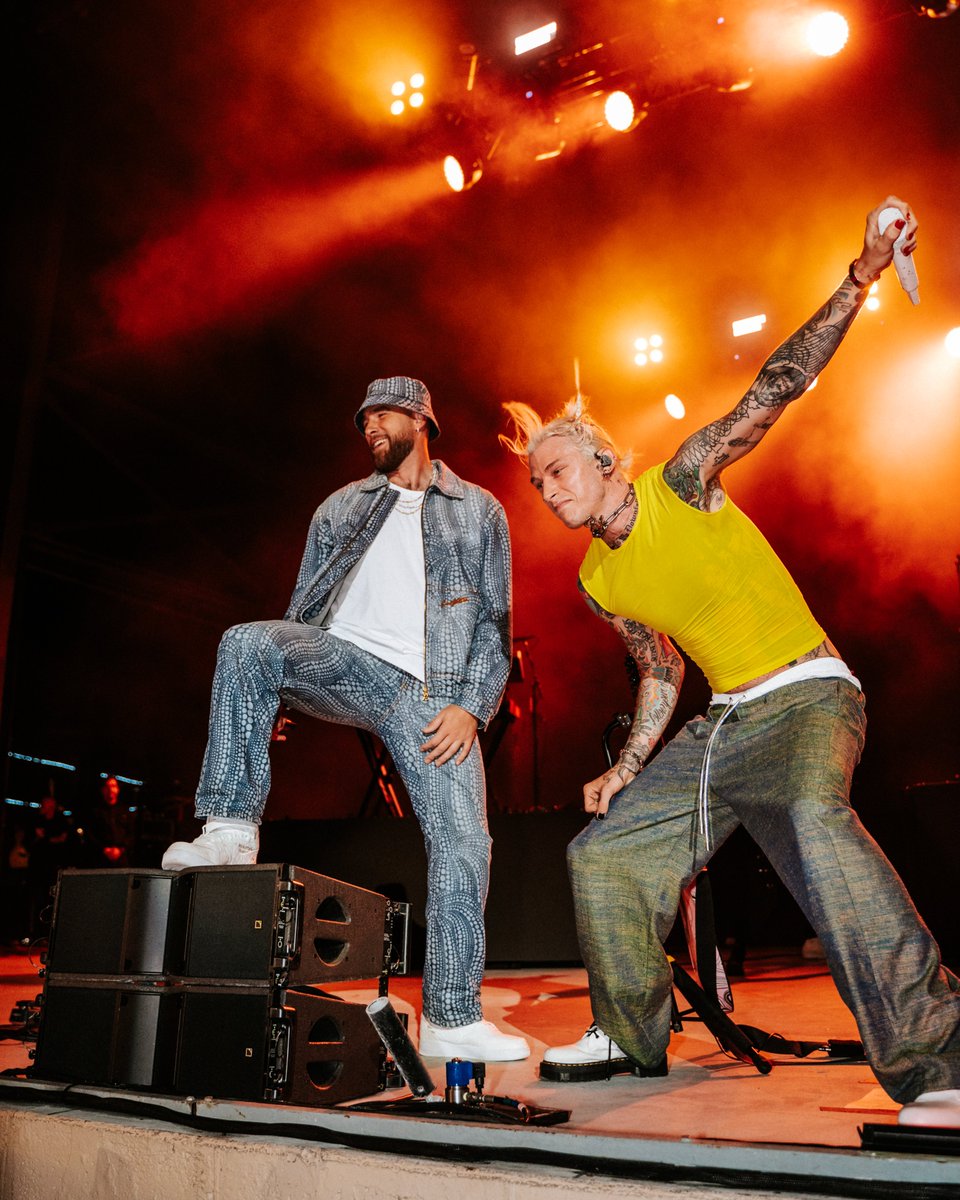 KelceJam's tweet photo. 🎸@machinegunkelly + @tkelce🤘🏽

These two living legends rocked the stage on Friday night! The energy between these two and the crowd was electrifying⚡️

📷: @aplvisuals https://t.co/pNffHXLhsJ