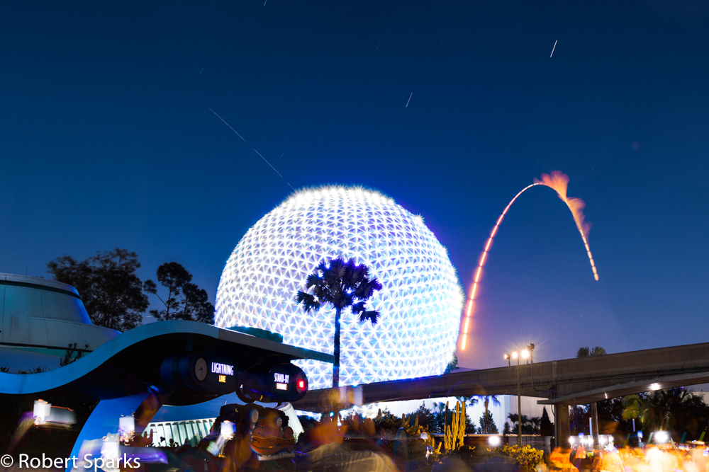 Here is a first pass at a composite of five second exposures from tonight's #SpaceX  #FalconHeavyLaunch launch at #epcot . @WaltDisneyWorld