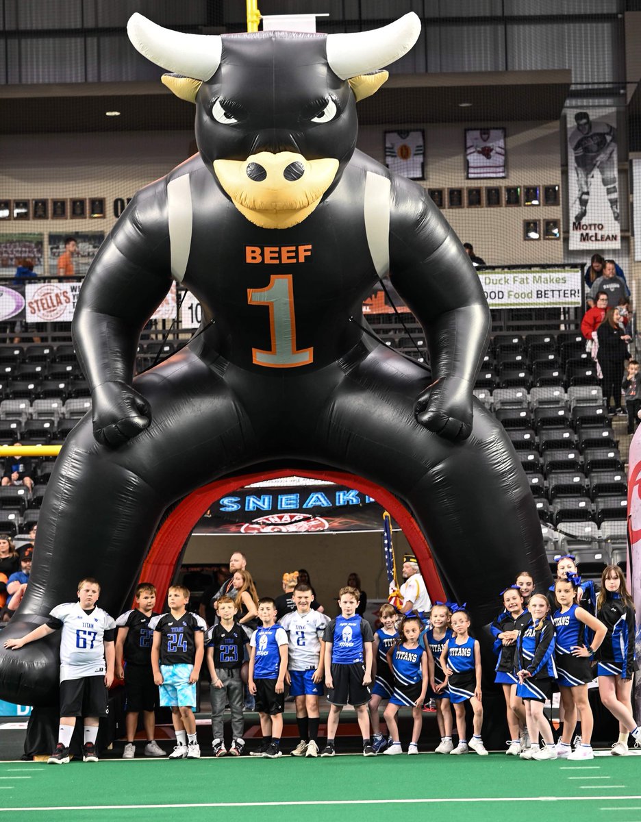 JrTitanCheer's tweet photo. Some of our little athletes made an appearance at the Omaha Beef game on Saturday! Getting ready for the upcoming season!  #football #cheer #jrtitanfootball #jrtitancheer @jrtitanfootball https://t.co/PetCPeOVXS