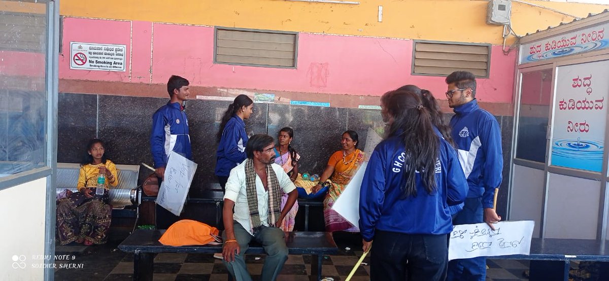 nssrdbangalore's tweet photo. GH College Haveri NSS volunteers on house to house voters awareness programme @ECISVEEP @ceo_karnataka @_NSSIndia @Anurag_Office @YASMinistry @pankajsinghips https://t.co/hLE73TrCog
