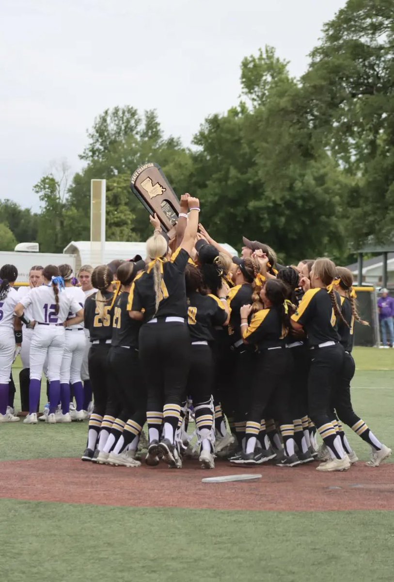 SamLandaiche18's tweet image. BACK 2 BACK STATE CHAMPS!!!💛🖤🐊