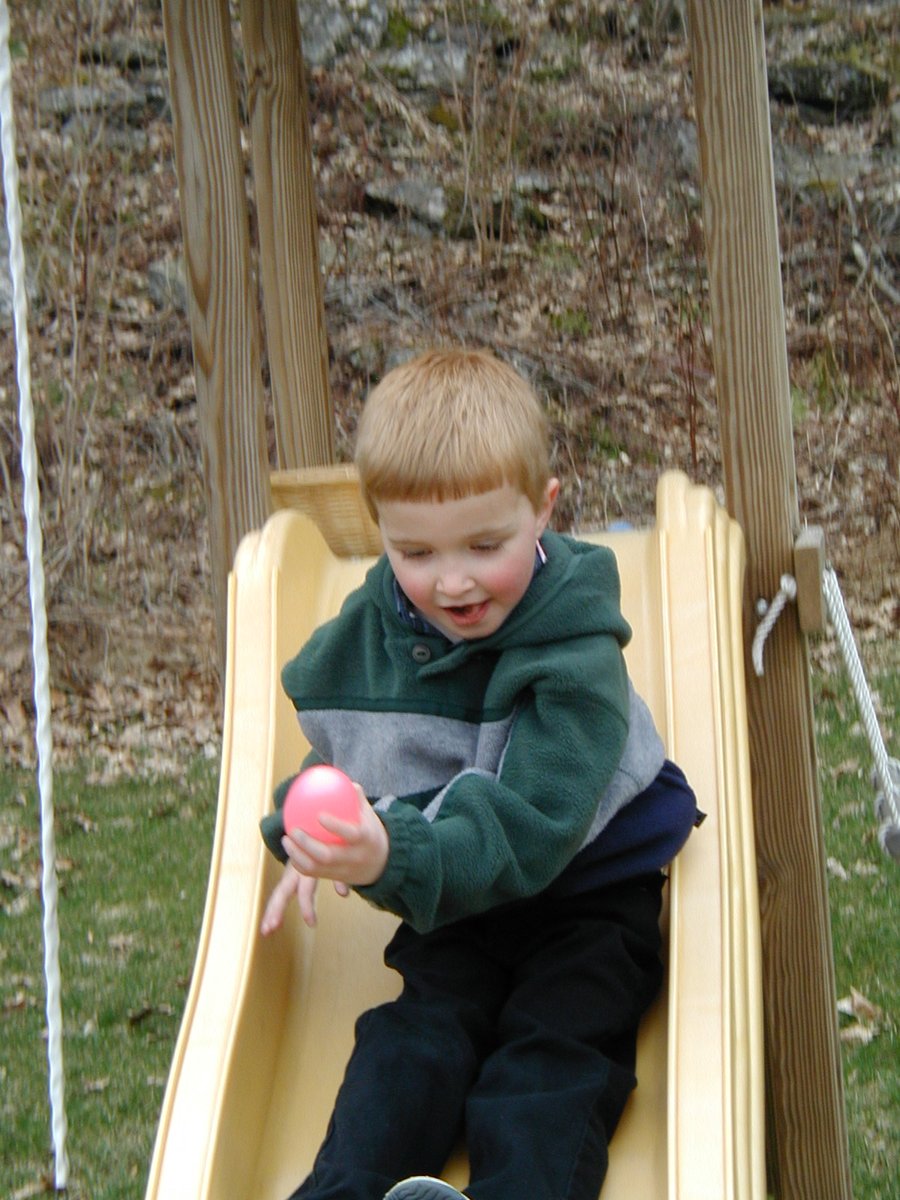 The last time Canadian grad students got a raise (~20 yrs ago), I was still learning how to go down the slide and hiding in the pile of leaves in my backyard. The next generation of Canadian scientists must be paid above the poverty line! #SupportOurScience