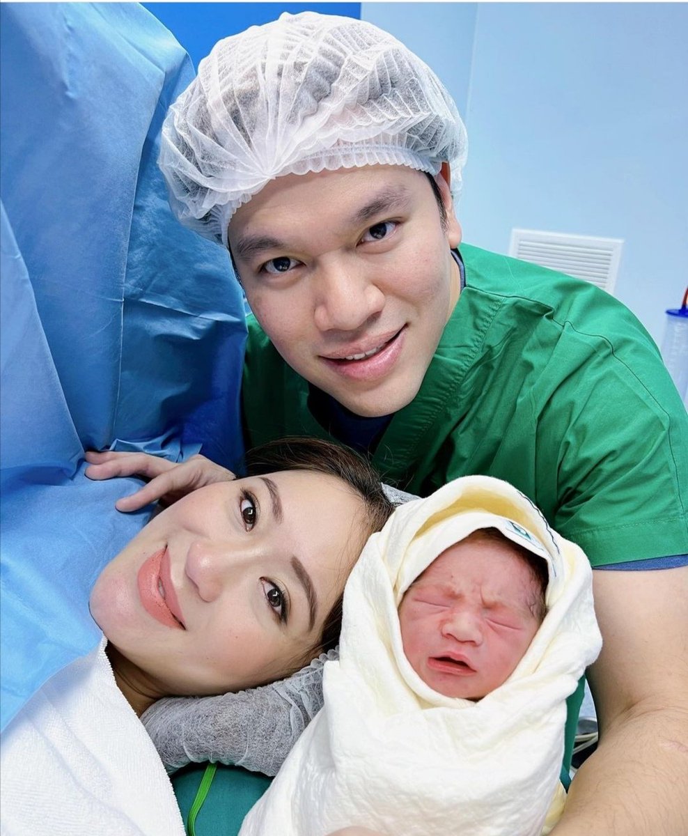 ทักษิณประกาศกลับไทย พบกันเร็วๆ นี้ 'แพทองธาร' โพสท์รูปลูกชื่อเล่น “ธาษิณ

"เช้านี้ผมดีใจมากที่ได้หลานคนที่  7  เป็นชายชื่อธาษิณ จากน้องอิ๊งค์ แพทองธาร หลานทั้ง 7 คลอดขณะผมอยู่ต่างประเทศ ผมคงต้องขออนุญาตกลับไปเลี้ยงหลาน เพราะผมอายุจะ 74 ปี กรกฎานี้แล้ว พบกันเร็วๆนี้" #เพื่อไทย