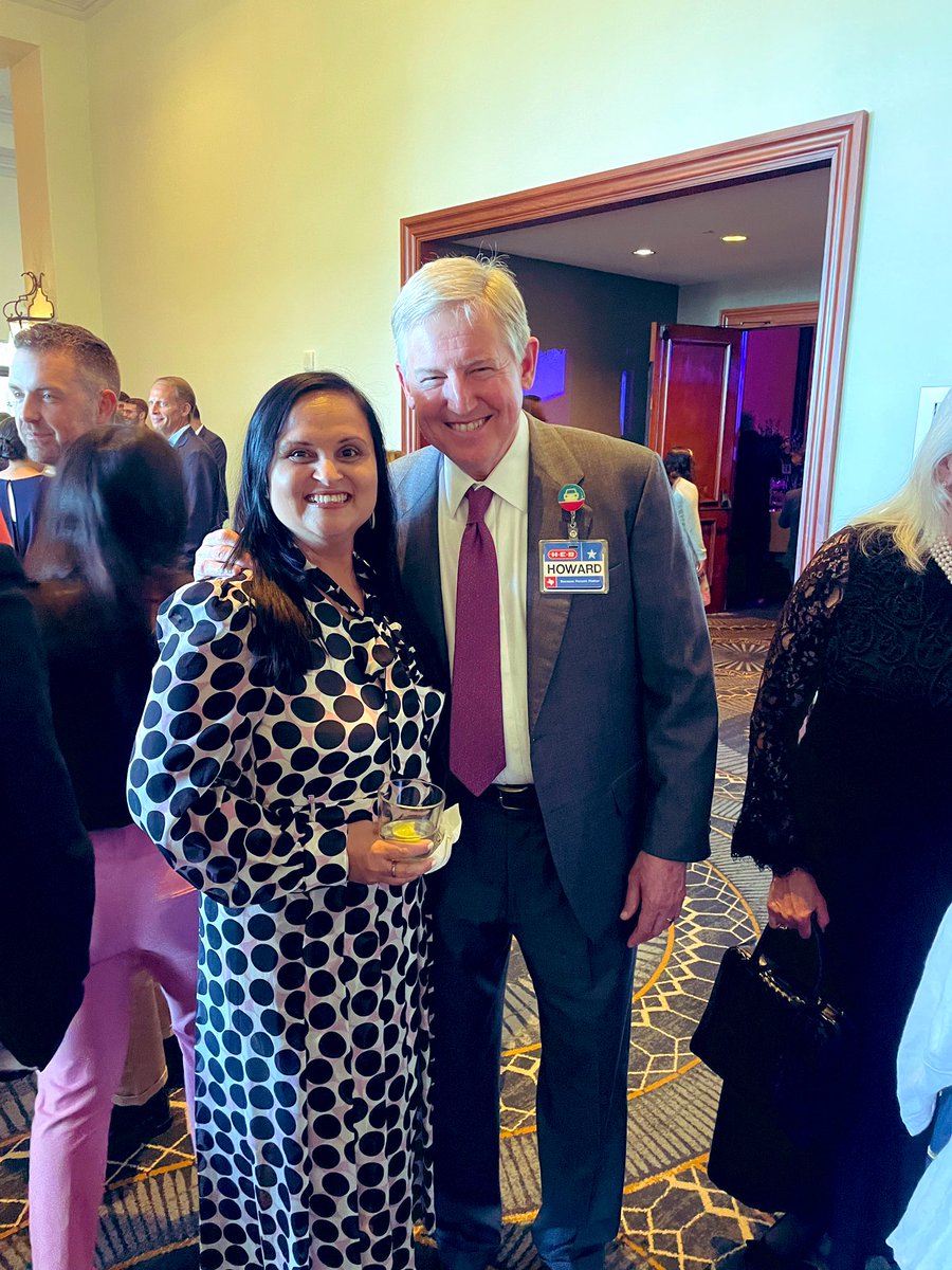 RituGan23514369's tweet photo. @PISDScienceK_4 @RituGan23514369 @HEBexcellence At the H‑E‑B award ceremony with so many great educators! So honored to meet Mr. Howard Butt III! Thank you @HEBexcellence for supporting education! #MoralesScienceLab #MoralesRockets https://t.co/biDYSqXNeq