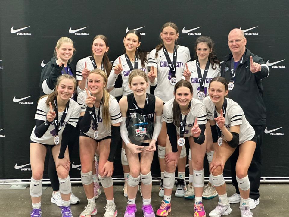 KateVrabel's tweet photo. Big weekend traveling to Detroit, going 5-1 and winning gold in 15 open! @circlecityvbc @CCVBCrecruit https://t.co/N7w11ZsD9P