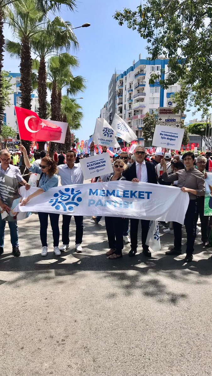 UMARIM BİR GÜN BU EMEKTARLARIN HAKKINI ÖDERSİNİZ..! 

Dostluk ve dayanışma gününde, emek ve alın teriyle çalışan tüm işçilerin 1 Mayıs Emek ve Dayanışma Günü kutlu olsun.

Ramazan Deniz 
Memleket partisi Önceki Dönem Antalya İl Başkanı