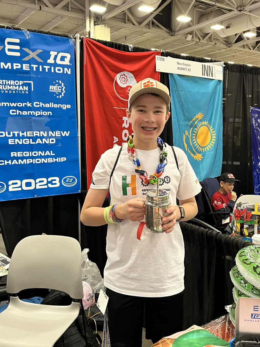 RoboHillers_1715 tweet media