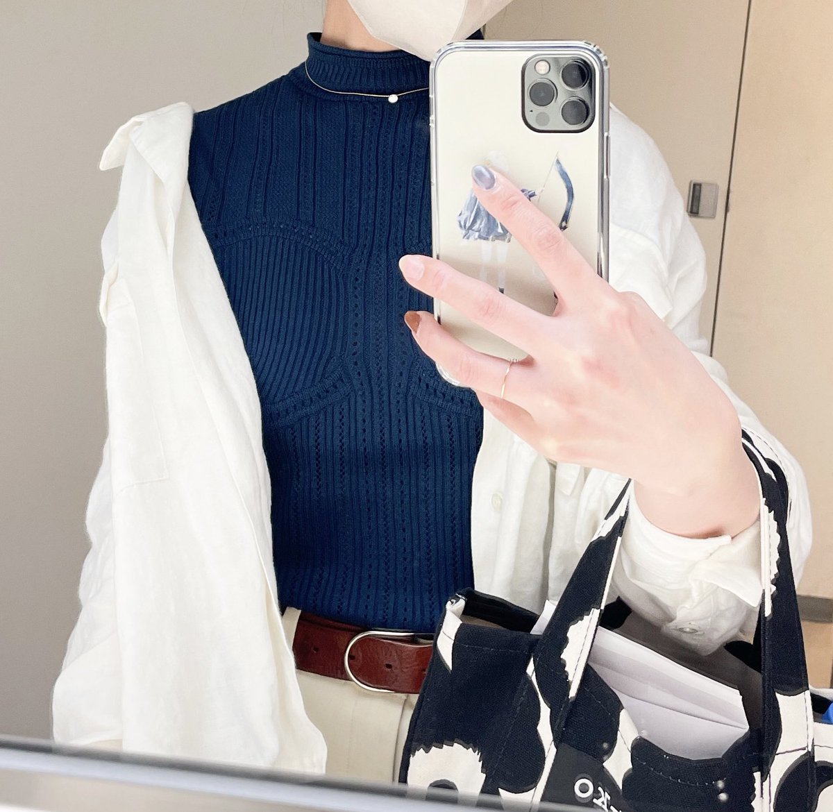 「骨ストで胴短いですがそこまで変に見えないと思う あとUNIQLO×ソフィア・コッ」|miiiのイラスト