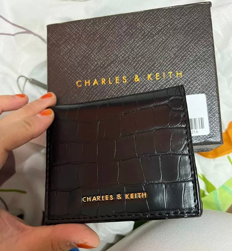 I got this short wallet from <a href="/ShopeeMY/">Shopee Malaysia</a> And surprisingly it's only Rm18 wey😭

i suka dia punya jahitan , kemas ja plus kualiti dia pun not bad la . worth it🥰
